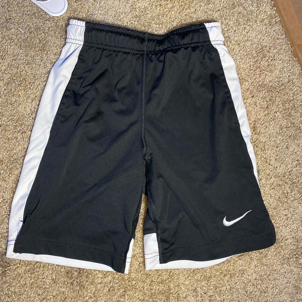 nike boys basketball shorts, size small